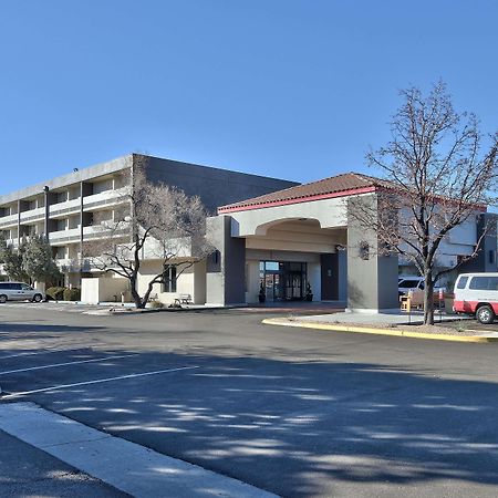 Hotel Ramada By Wyndham Albuquerque Midtown Exterior foto