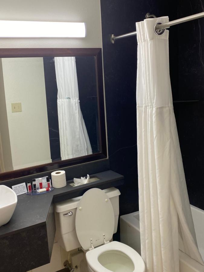 Hotel Ramada By Wyndham Albuquerque Midtown Exterior foto
