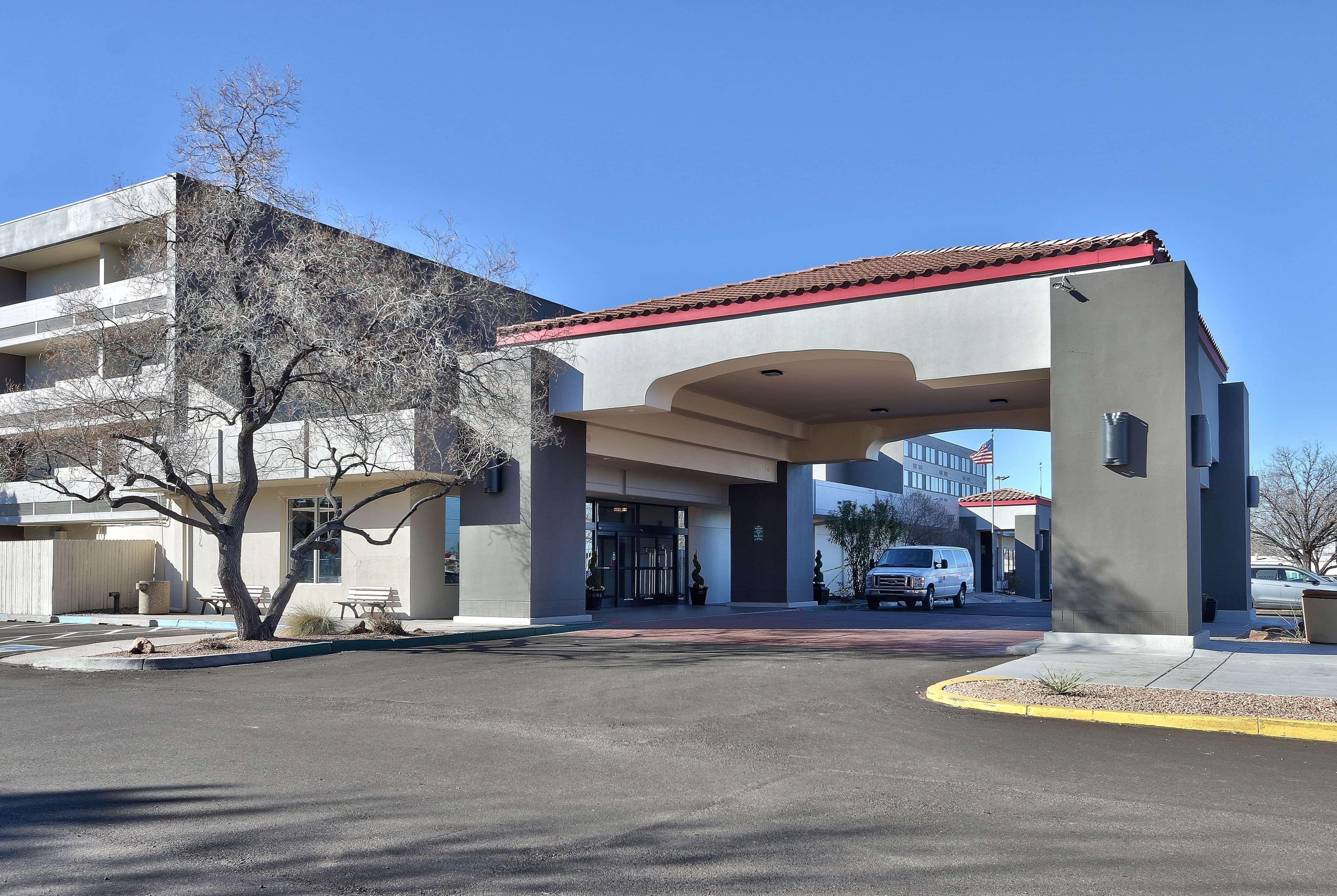 Hotel Ramada By Wyndham Albuquerque Midtown Exterior foto