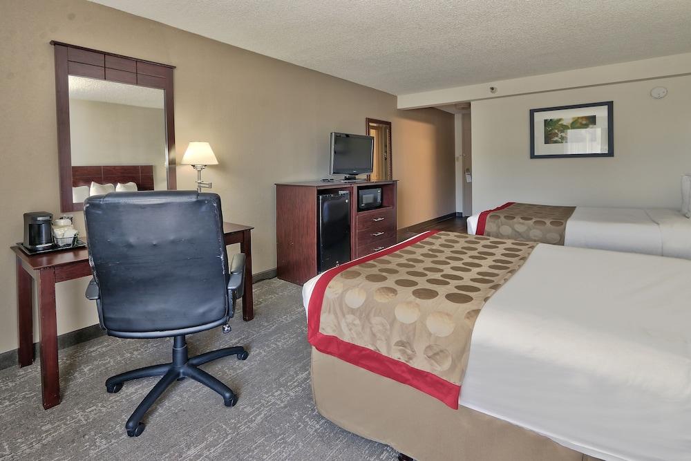 Hotel Ramada By Wyndham Albuquerque Midtown Exterior foto