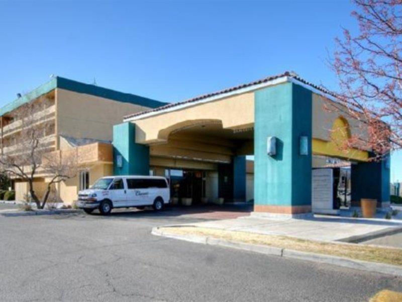 Hotel Ramada By Wyndham Albuquerque Midtown Exterior foto