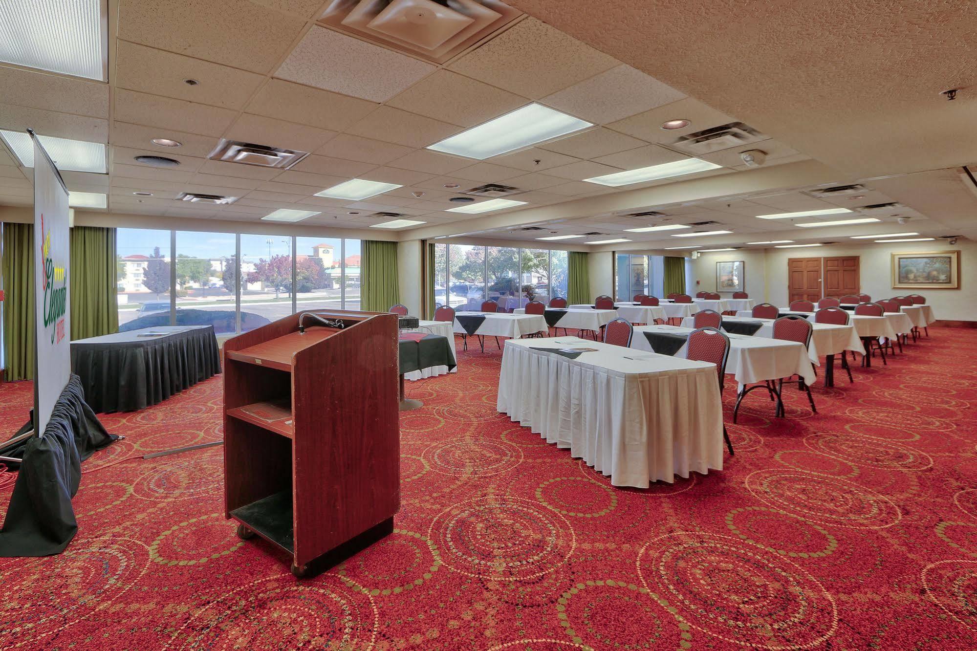 Hotel Ramada By Wyndham Albuquerque Midtown Exterior foto