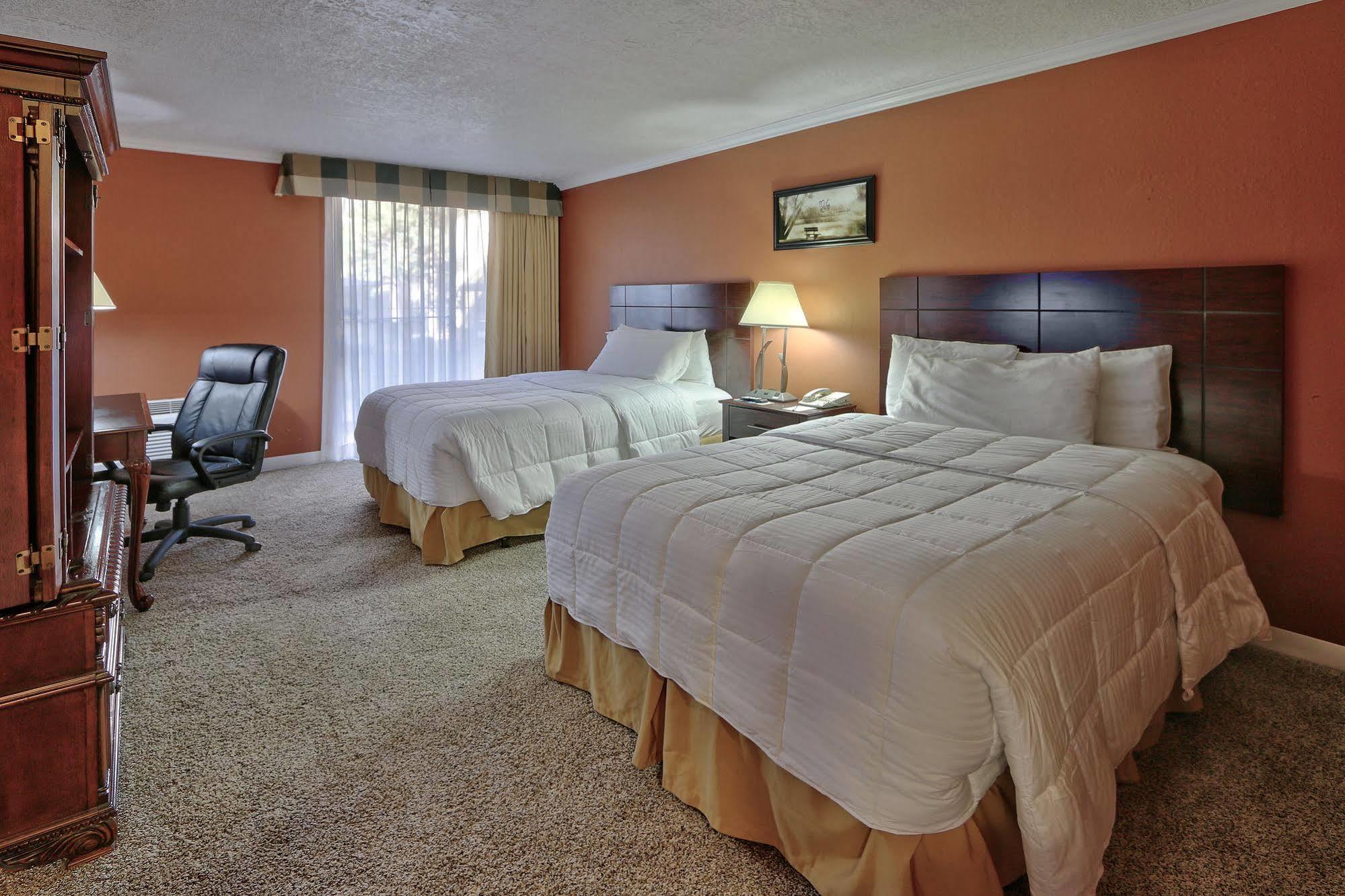Hotel Ramada By Wyndham Albuquerque Midtown Exterior foto