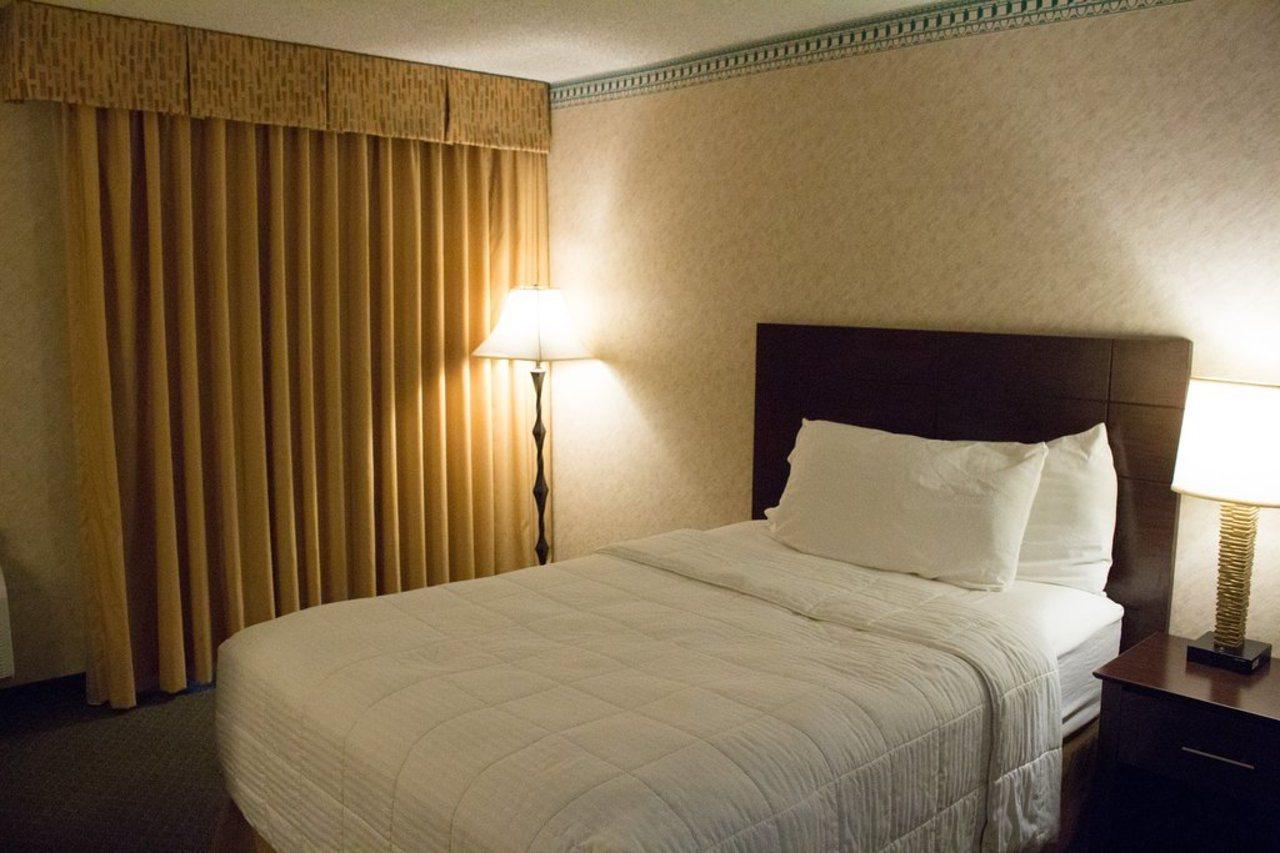 Hotel Ramada By Wyndham Albuquerque Midtown Exterior foto